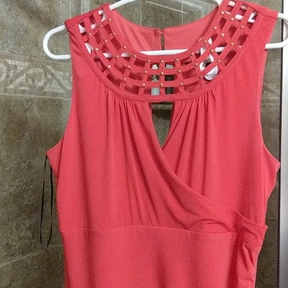 Dress - Picture 3 of 3